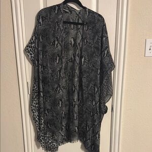 Black and Gray Snakeskin Print Kimono